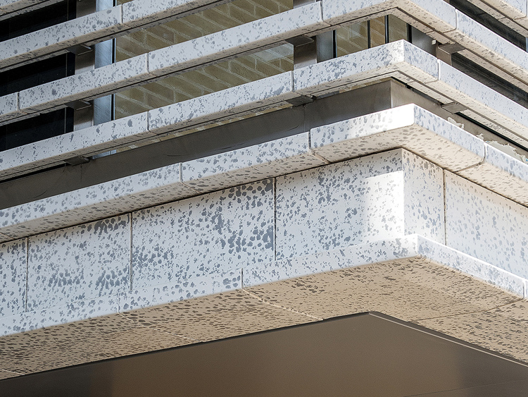  Vicarage Gate 03.jpg 