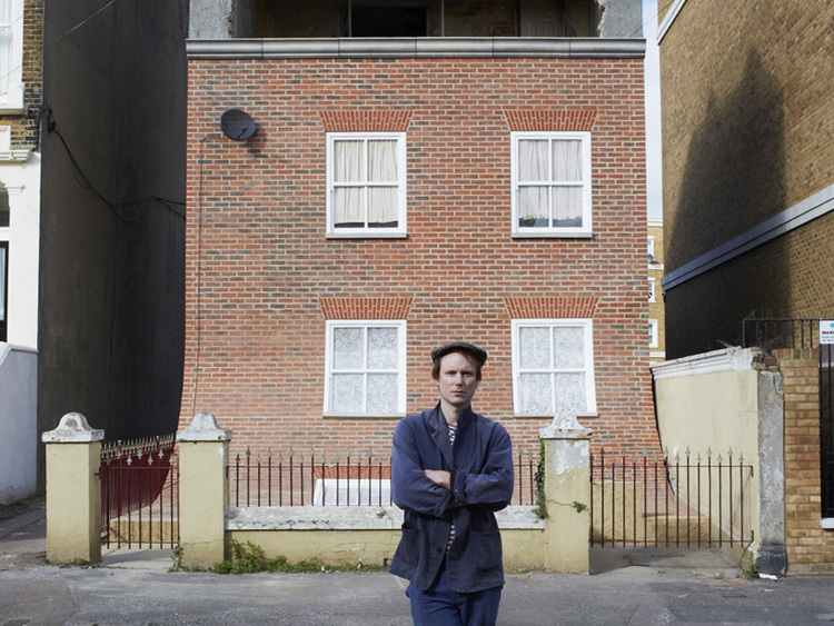  Alex Chinneck 01.jpg 